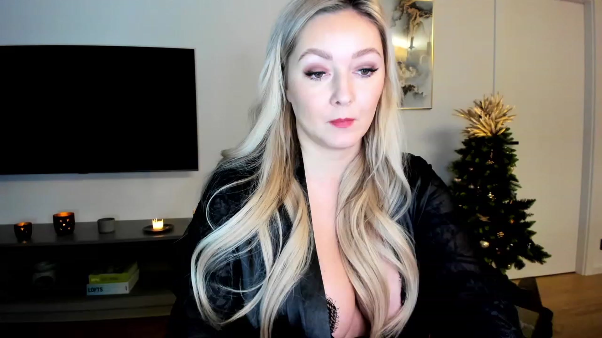 Gallery image thumbnail from Mi_Ha's myfreecams stream on, 12/10/2022, 15:10 image 5 of 20