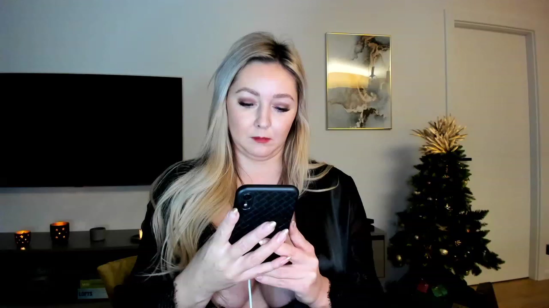 Gallery image thumbnail from Mi_Ha's myfreecams stream on, 12/10/2022, 16:56 image 13 of 20