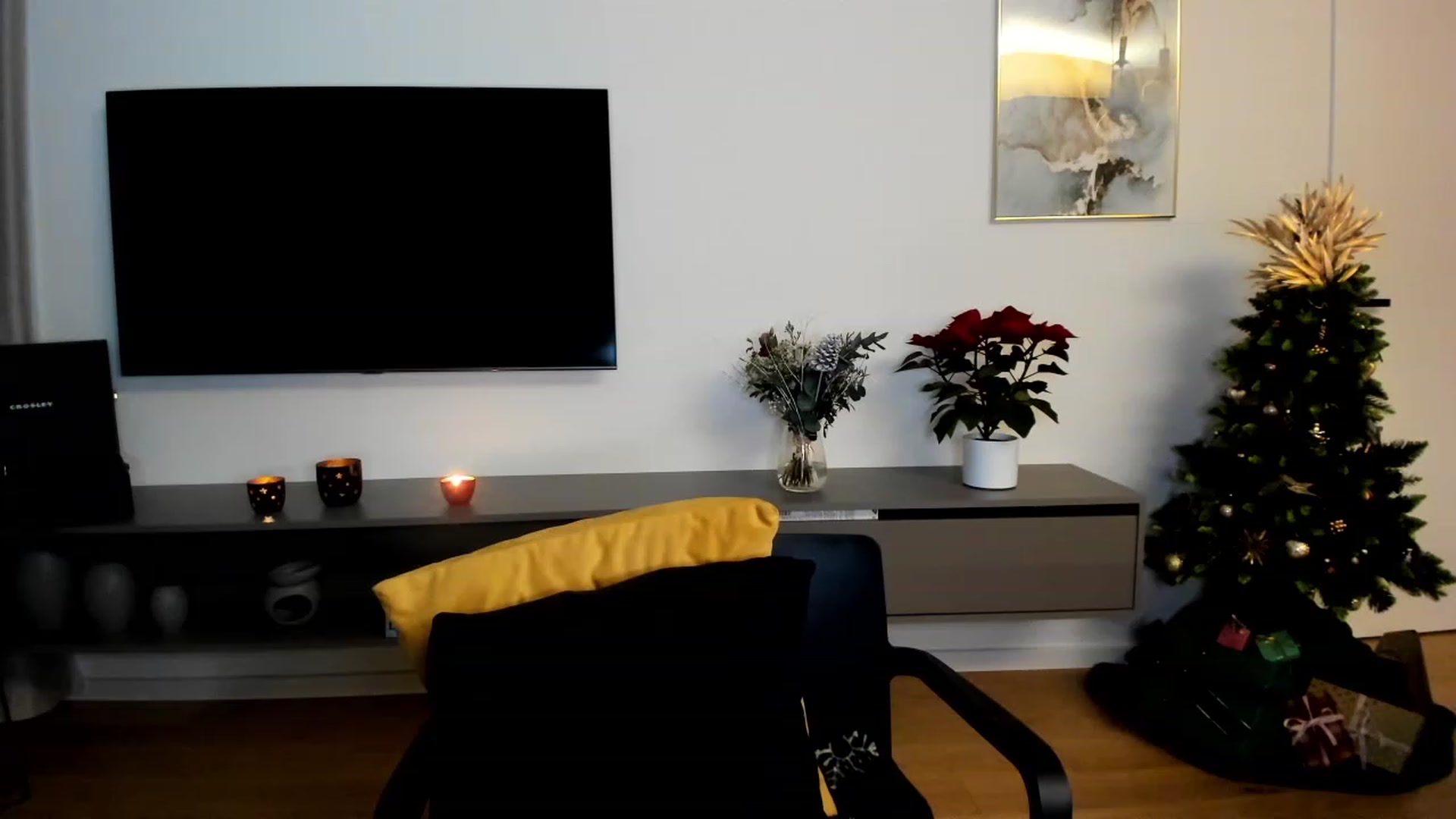 Gallery image thumbnail from Mi_Ha's myfreecams stream on, 12/11/2022, 15:42 image 2 of 20