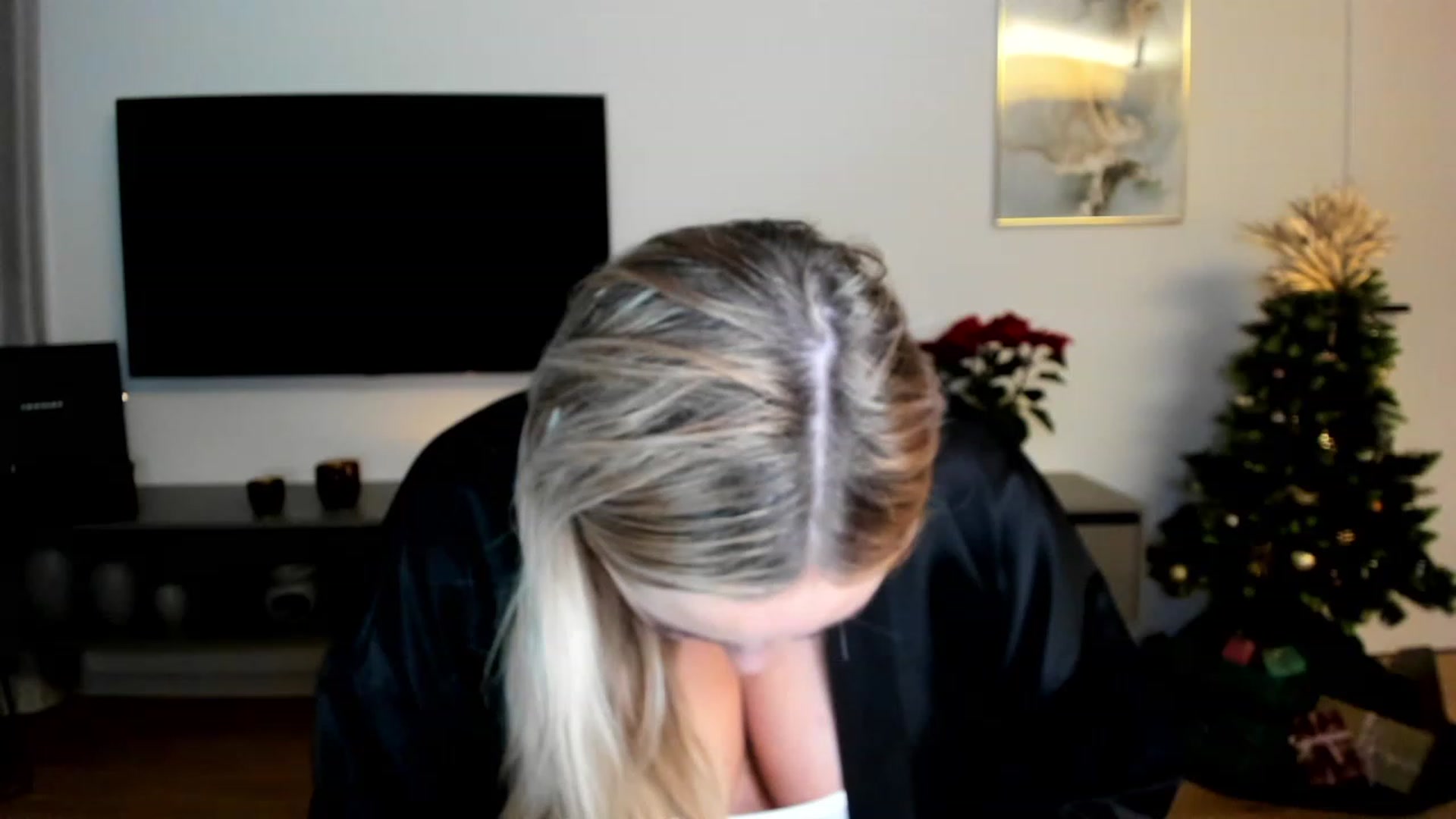 Gallery image thumbnail from Mi_Ha's myfreecams stream on, 12/11/2022, 22:56 image 18 of 20