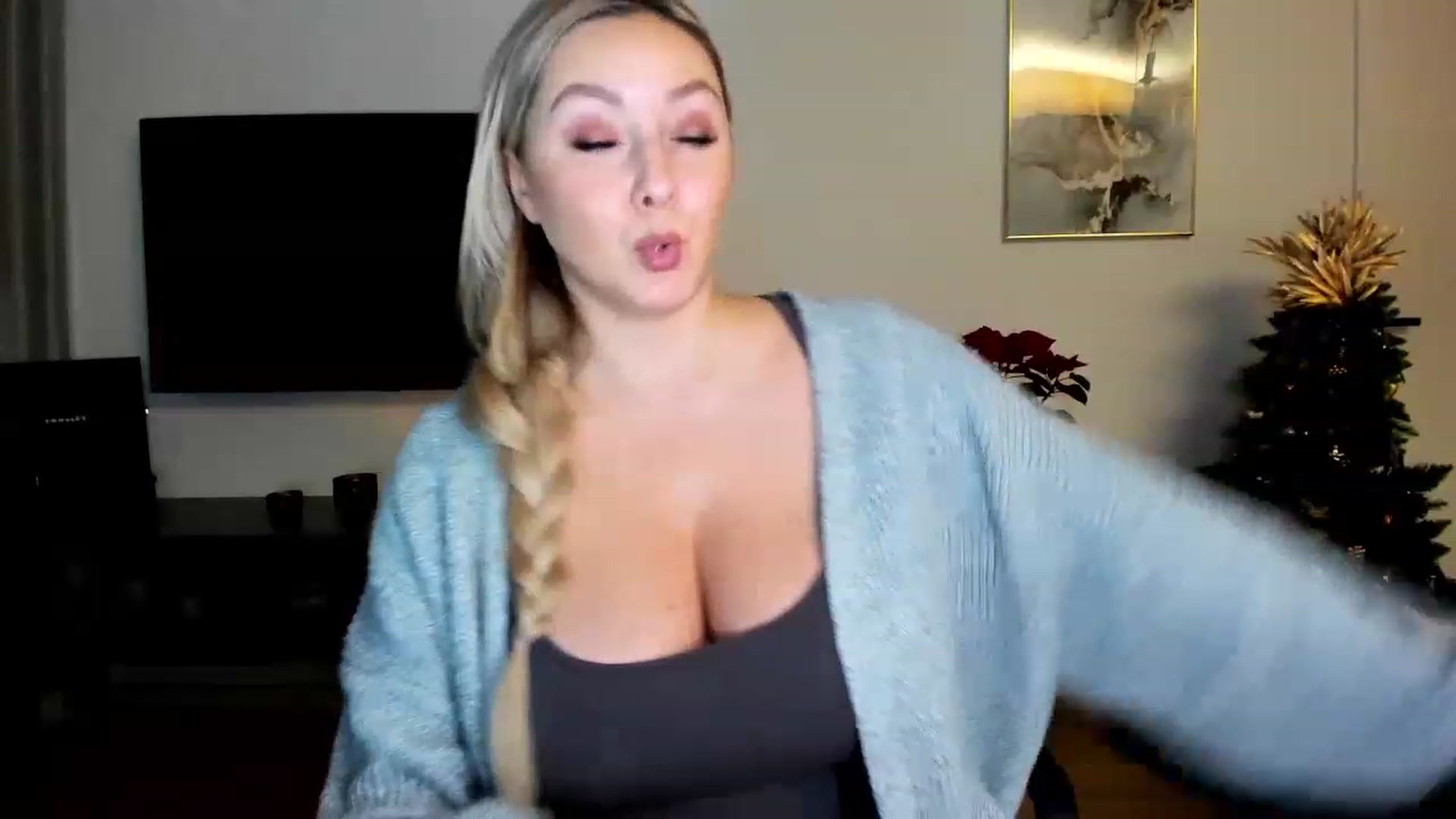 Gallery image thumbnail from Mi_Ha's myfreecams stream on, 12/12/2022, 16:52 image 16 of 20