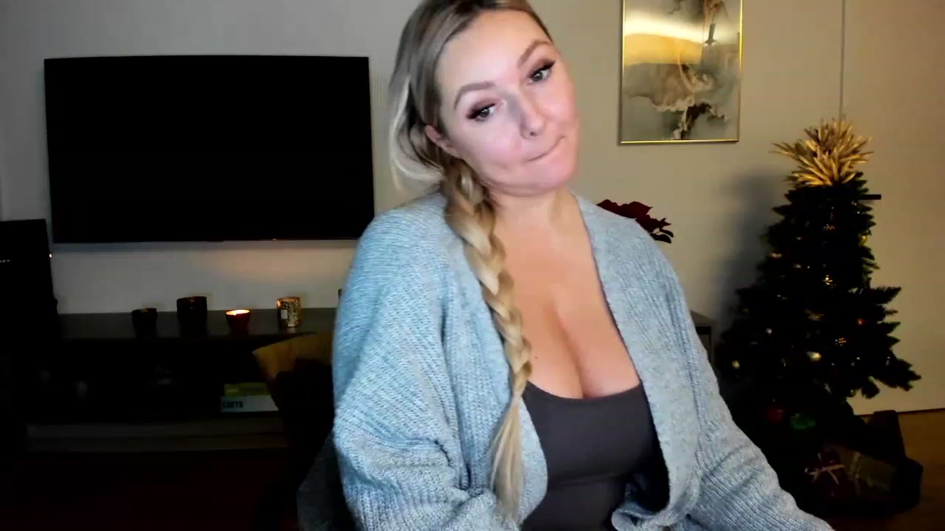 Gallery image thumbnail from Mi_Ha's myfreecams stream on, 12/12/2022, 21:48 image 2 of 20