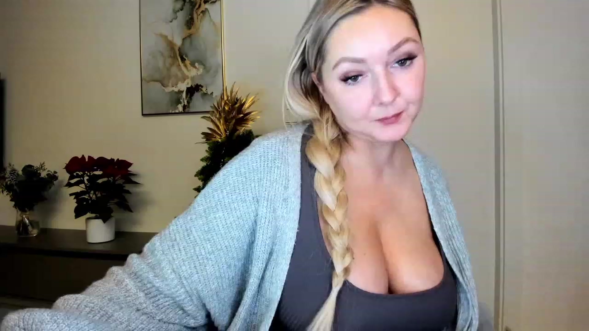Gallery image thumbnail from Mi_Ha's myfreecams stream on, 12/12/2022, 22:53 image 7 of 20