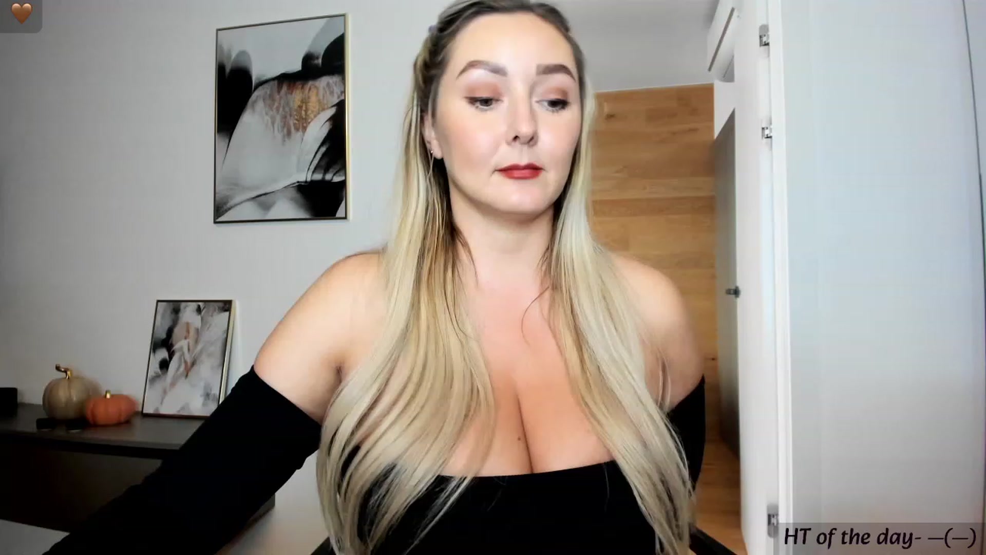 Gallery image thumbnail from Mi_Ha's myfreecams stream on, 09/27/2023, 15:52 image 3 of 20