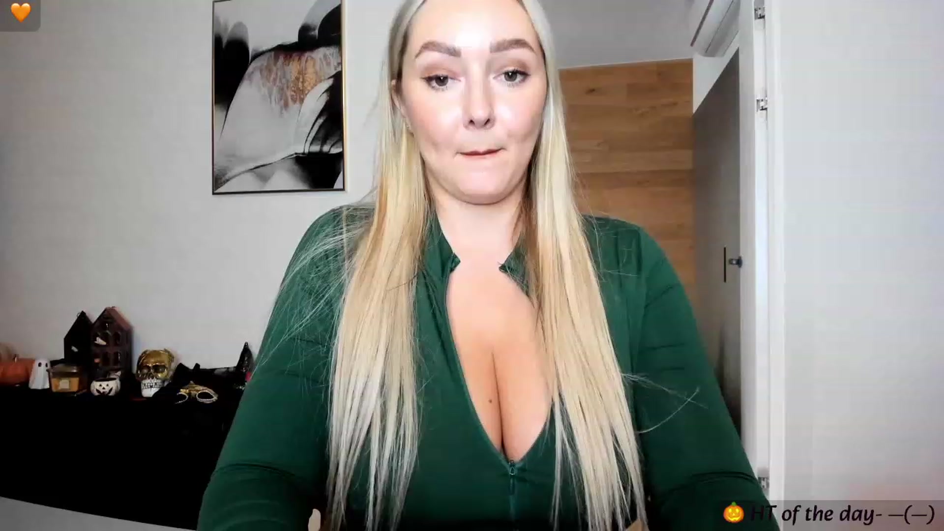 Gallery image thumbnail from Mi_Ha's myfreecams stream on, 10/02/2023, 15:10 image 4 of 20