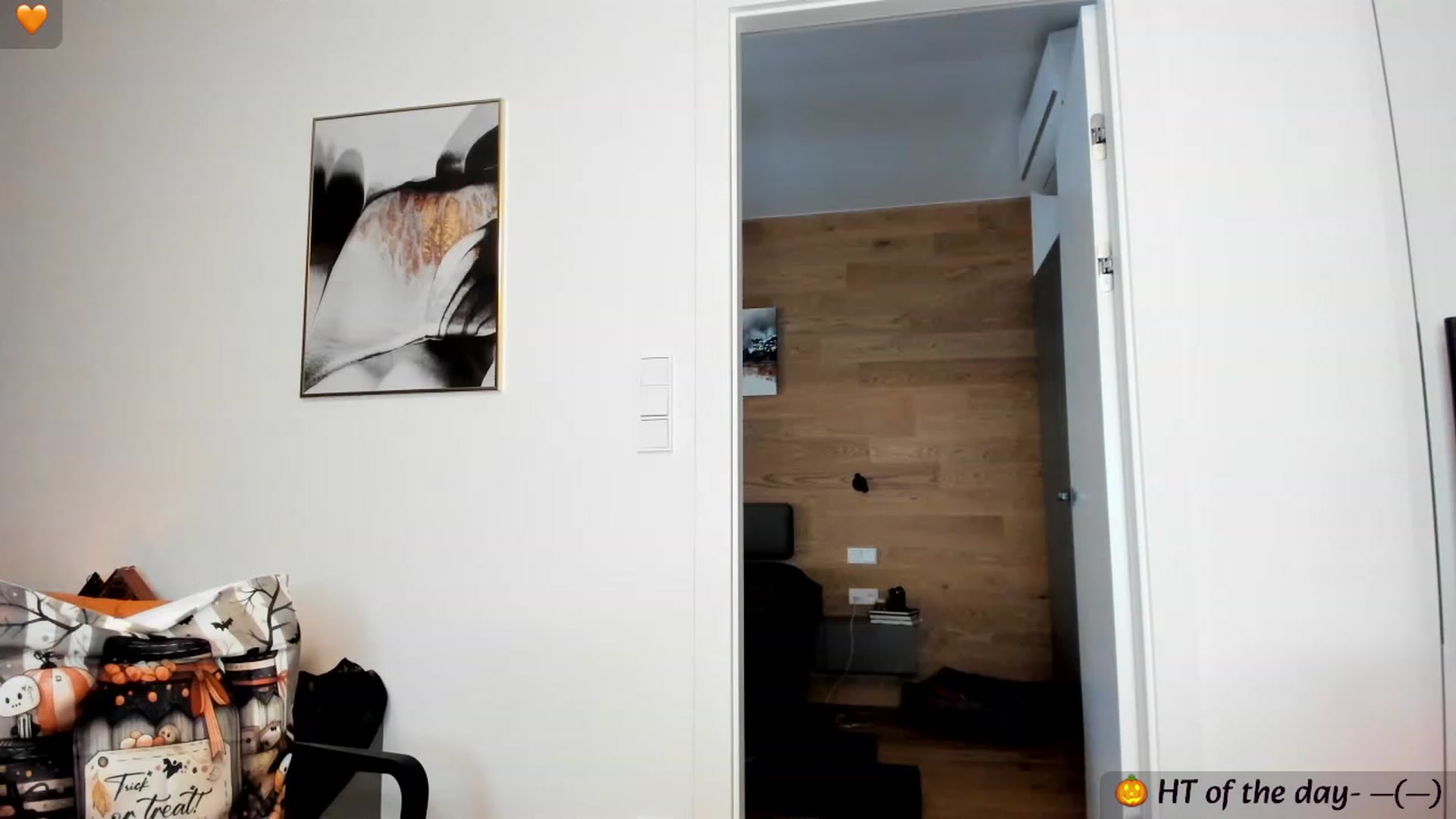 Gallery image thumbnail from Mi_Ha's myfreecams stream on, 10/04/2023, 14:36 image 3 of 20