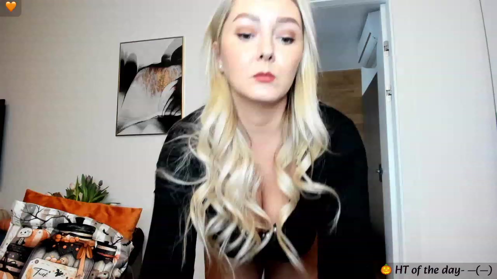 Gallery image thumbnail from Mi_Ha's myfreecams stream on, 10/05/2023, 15:39 image 4 of 20