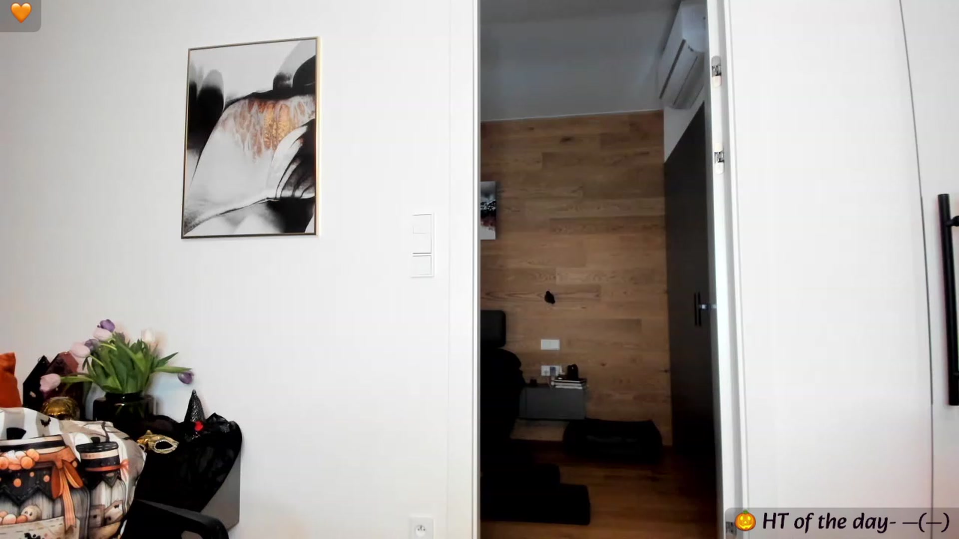 Gallery image thumbnail from Mi_Ha's myfreecams stream on, 10/07/2023, 14:03 image 3 of 20