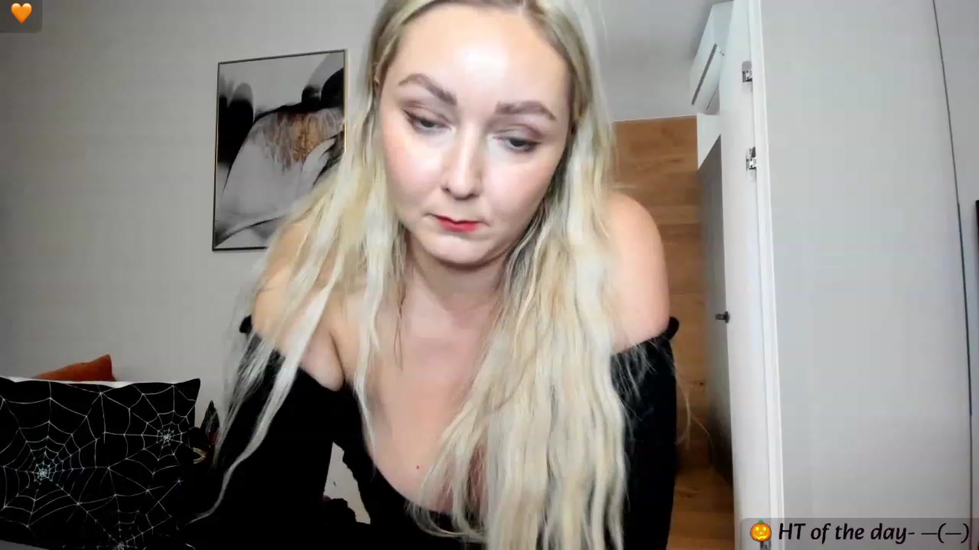 Gallery image thumbnail from Mi_Ha's myfreecams stream on, 10/13/2023, 14:34 image 6 of 20