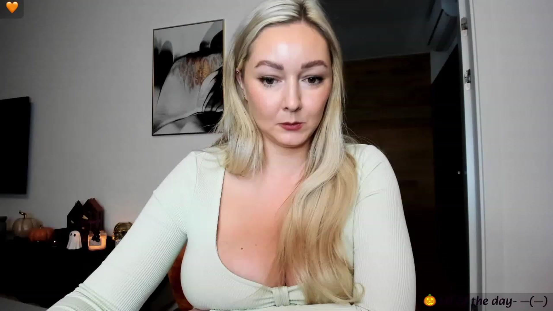Gallery image thumbnail from Mi_Ha's myfreecams stream on, 10/15/2023, 16:14 image 1 of 20