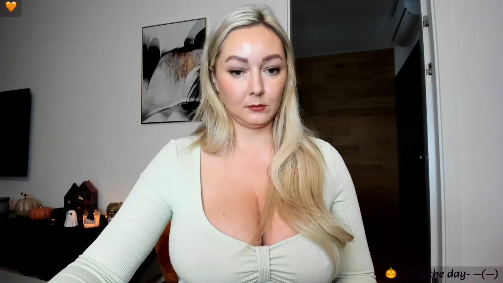 Gallery image thumbnail from Mi_Ha's myfreecams stream on, 10/15/2023, 16:14 image 2 of 20