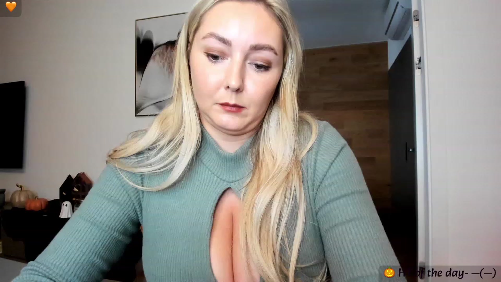 Gallery image thumbnail from Mi_Ha's myfreecams stream on, 10/16/2023, 13:57 image 10 of 20