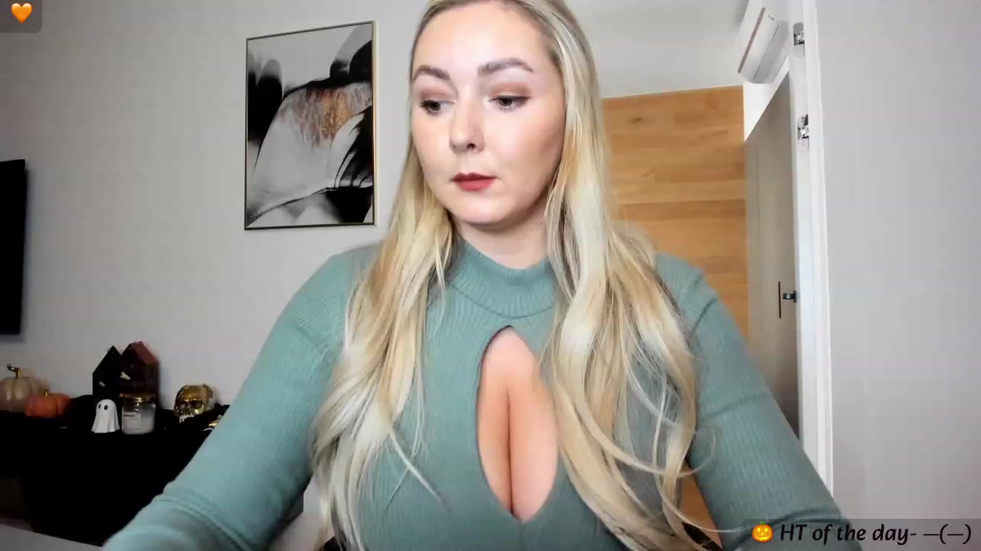 Gallery image thumbnail from Mi_Ha's myfreecams stream on, 10/16/2023, 13:57 image 1 of 20