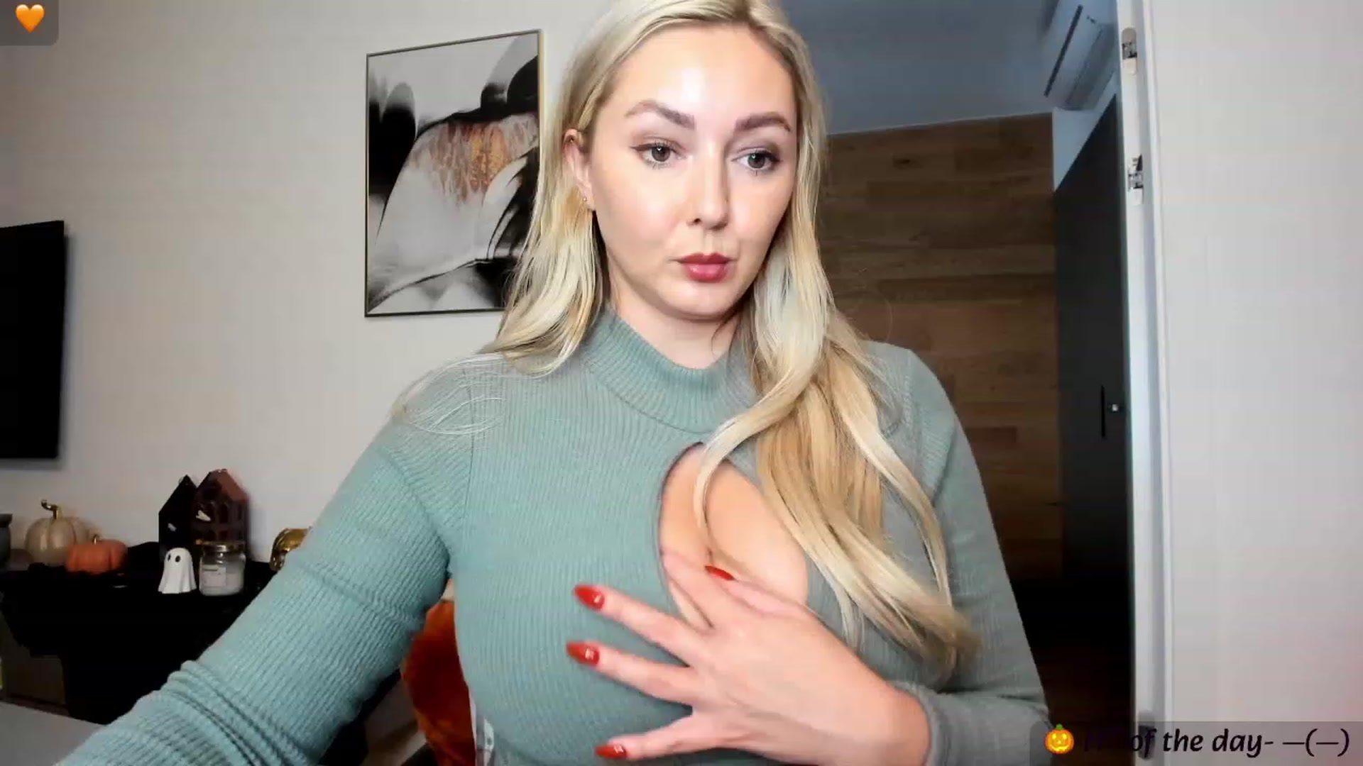 Gallery image thumbnail from Mi_Ha's myfreecams stream on, 10/16/2023, 13:57 image 9 of 20