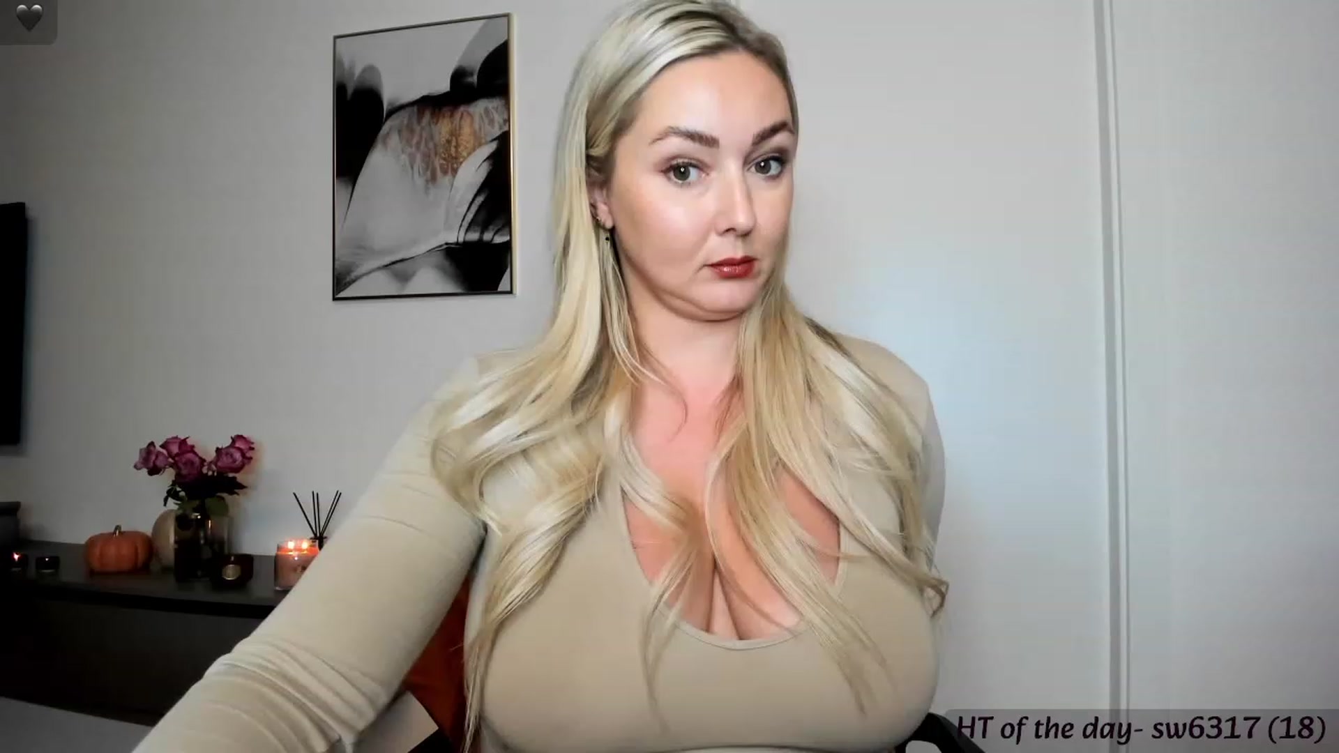 Gallery image thumbnail from Mi_Ha's myfreecams stream on, 11/06/2023, 17:01 image 4 of 20