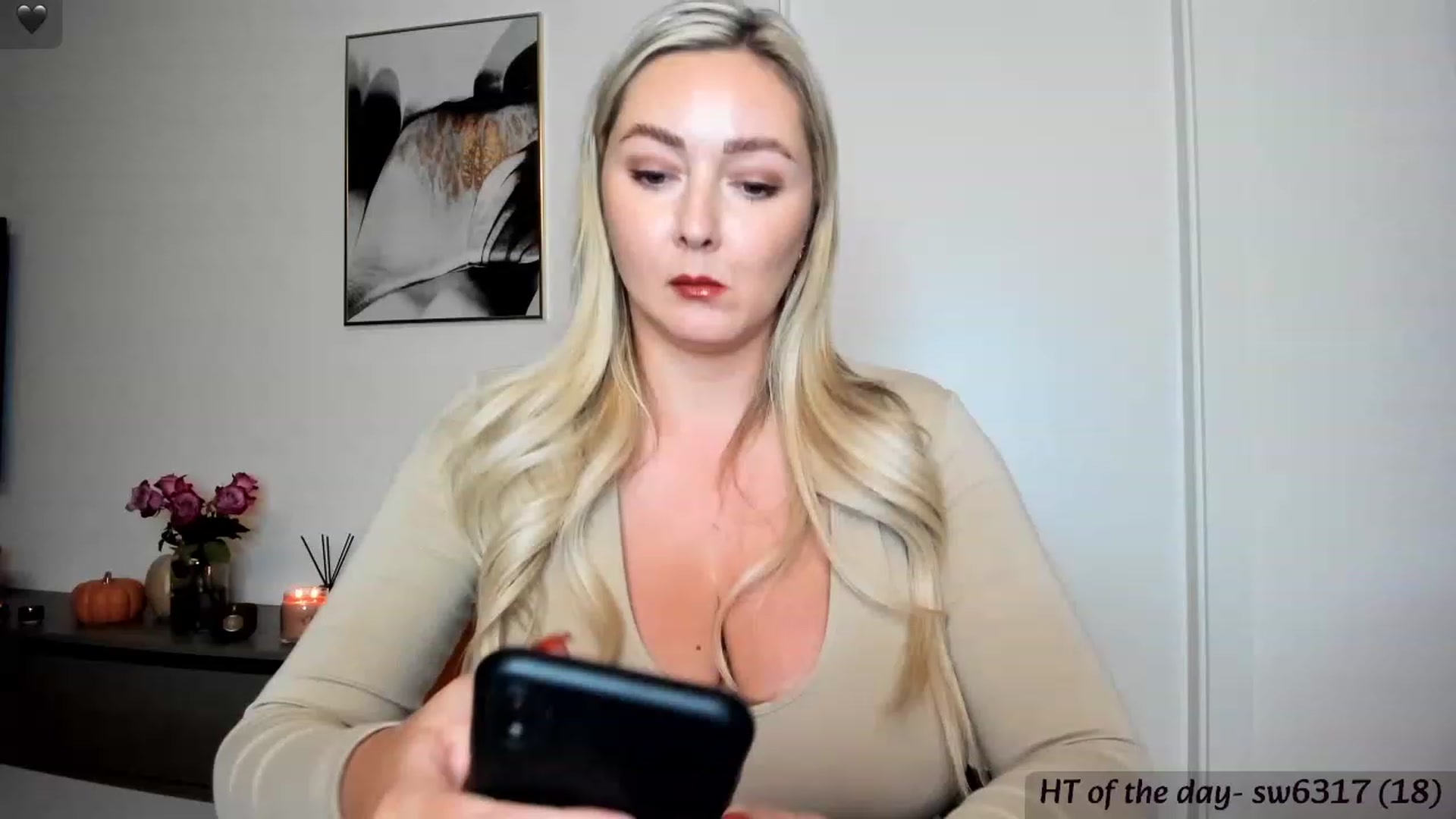 Gallery image thumbnail from Mi_Ha's myfreecams stream on, 11/06/2023, 17:01 image 5 of 20