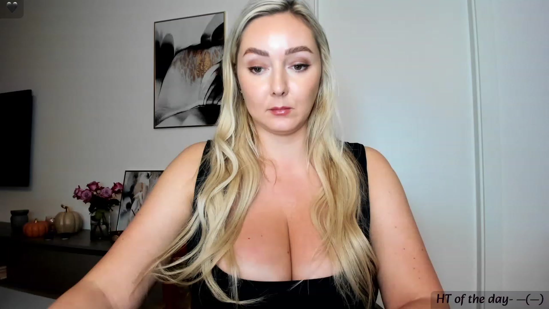 Gallery image thumbnail from Mi_Ha's myfreecams stream on, 11/08/2023, 15:27 image 14 of 20
