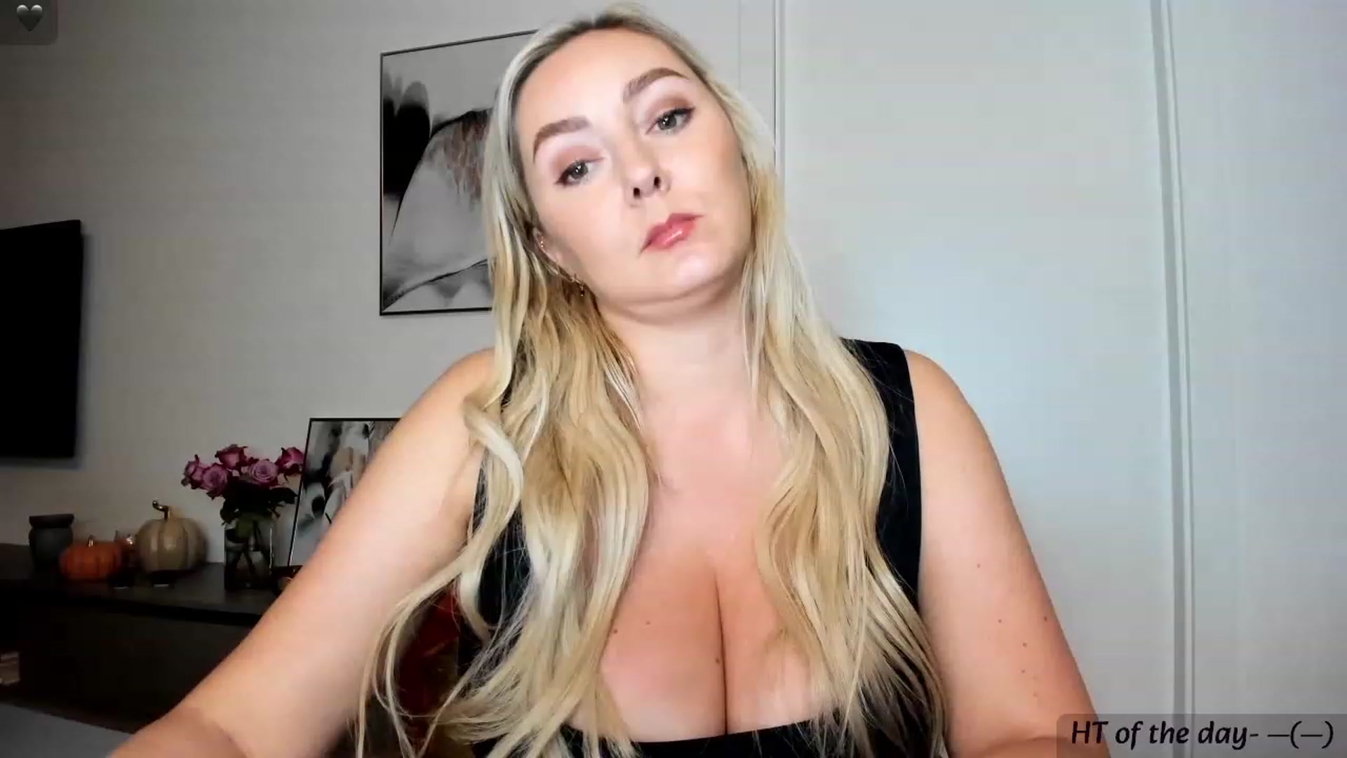 Gallery image thumbnail from Mi_Ha's myfreecams stream on, 11/08/2023, 15:27 image 10 of 20