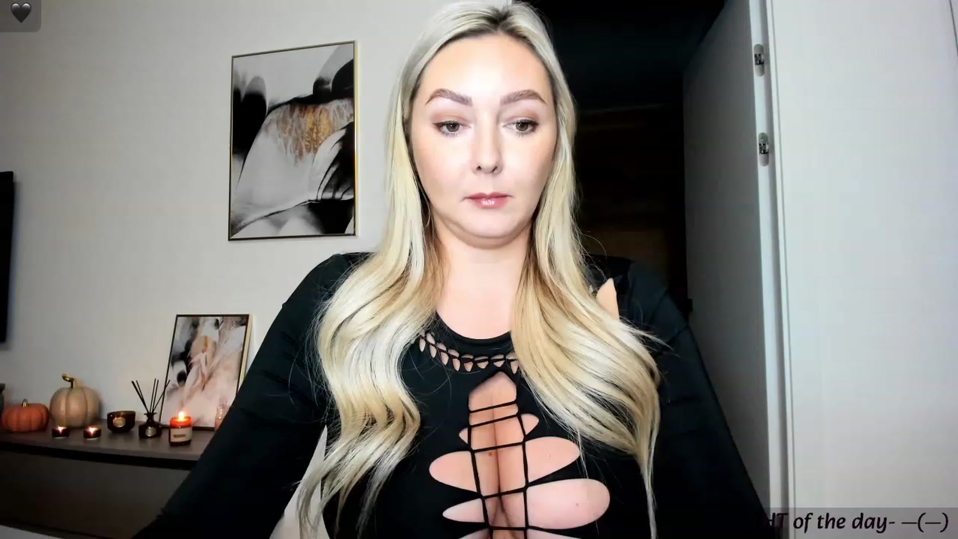 Gallery image thumbnail from Mi_Ha's myfreecams stream on, 11/15/2023, 16:18 image 1 of 20