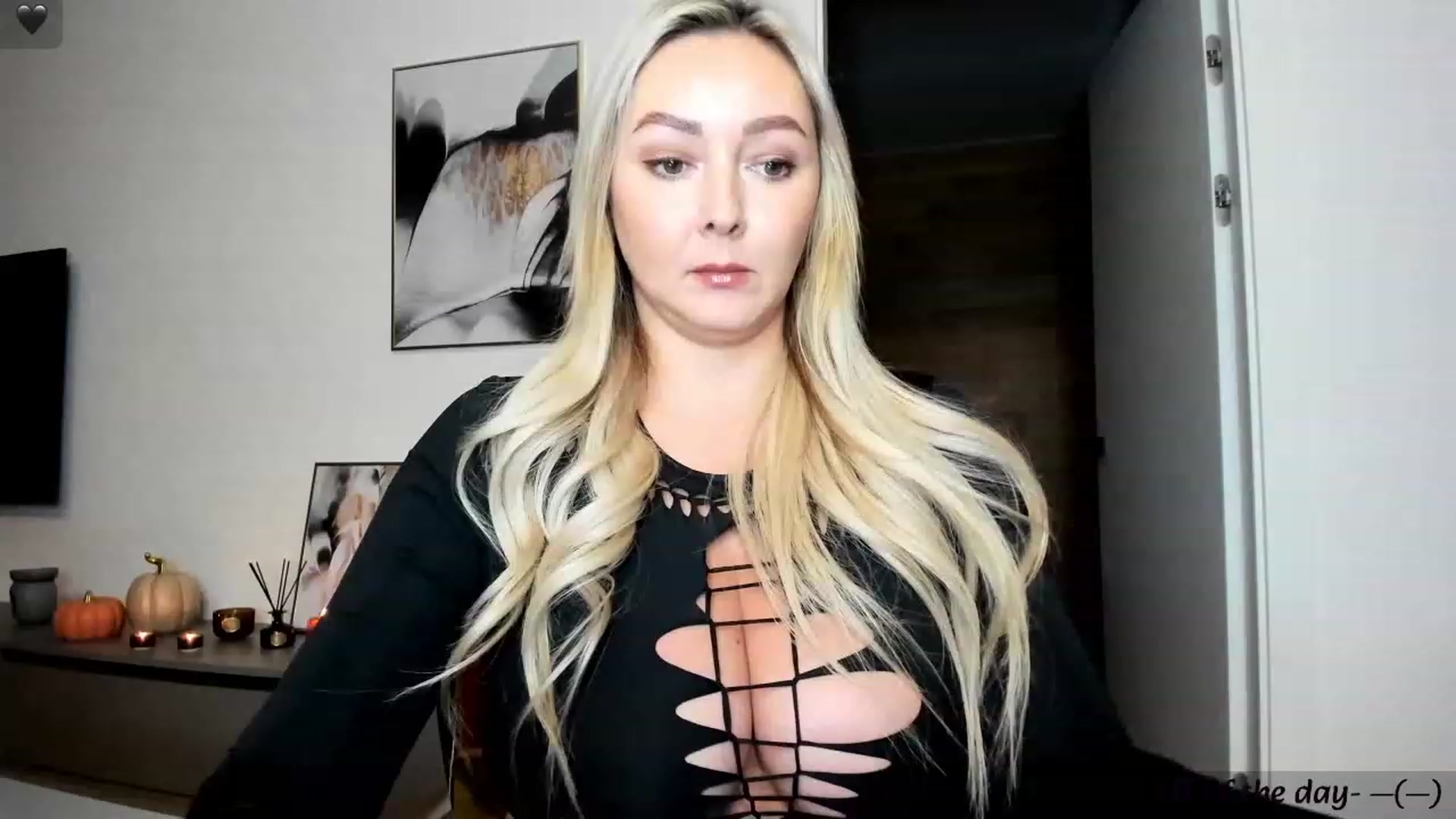 Gallery image thumbnail from Mi_Ha's myfreecams stream on, 11/15/2023, 16:18 image 4 of 20