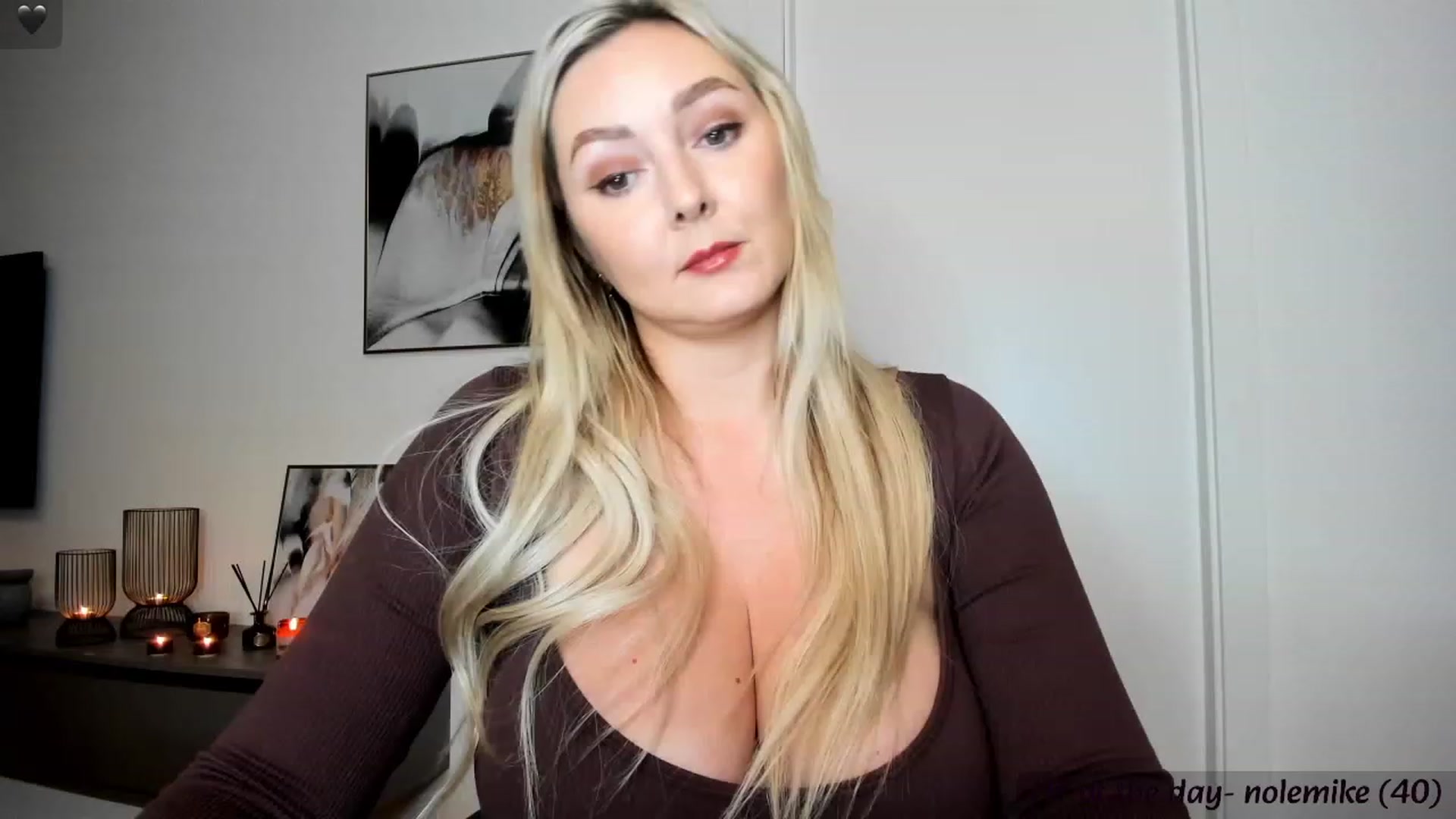 Gallery image thumbnail from Mi_Ha's myfreecams stream on, 11/16/2023, 16:34 image 6 of 20