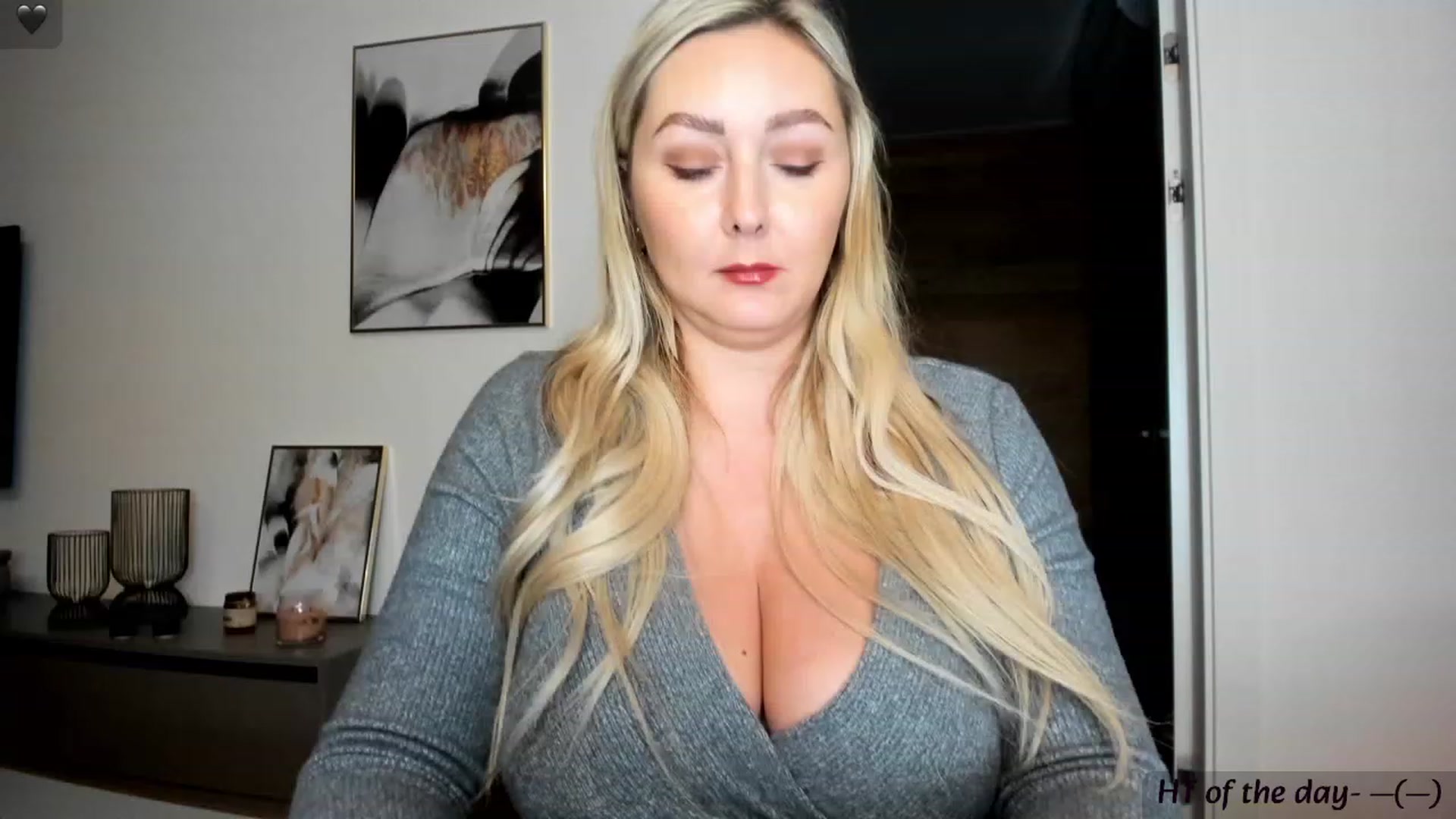 Gallery image thumbnail from Mi_Ha's myfreecams stream on, 11/17/2023, 15:39 image 10 of 20