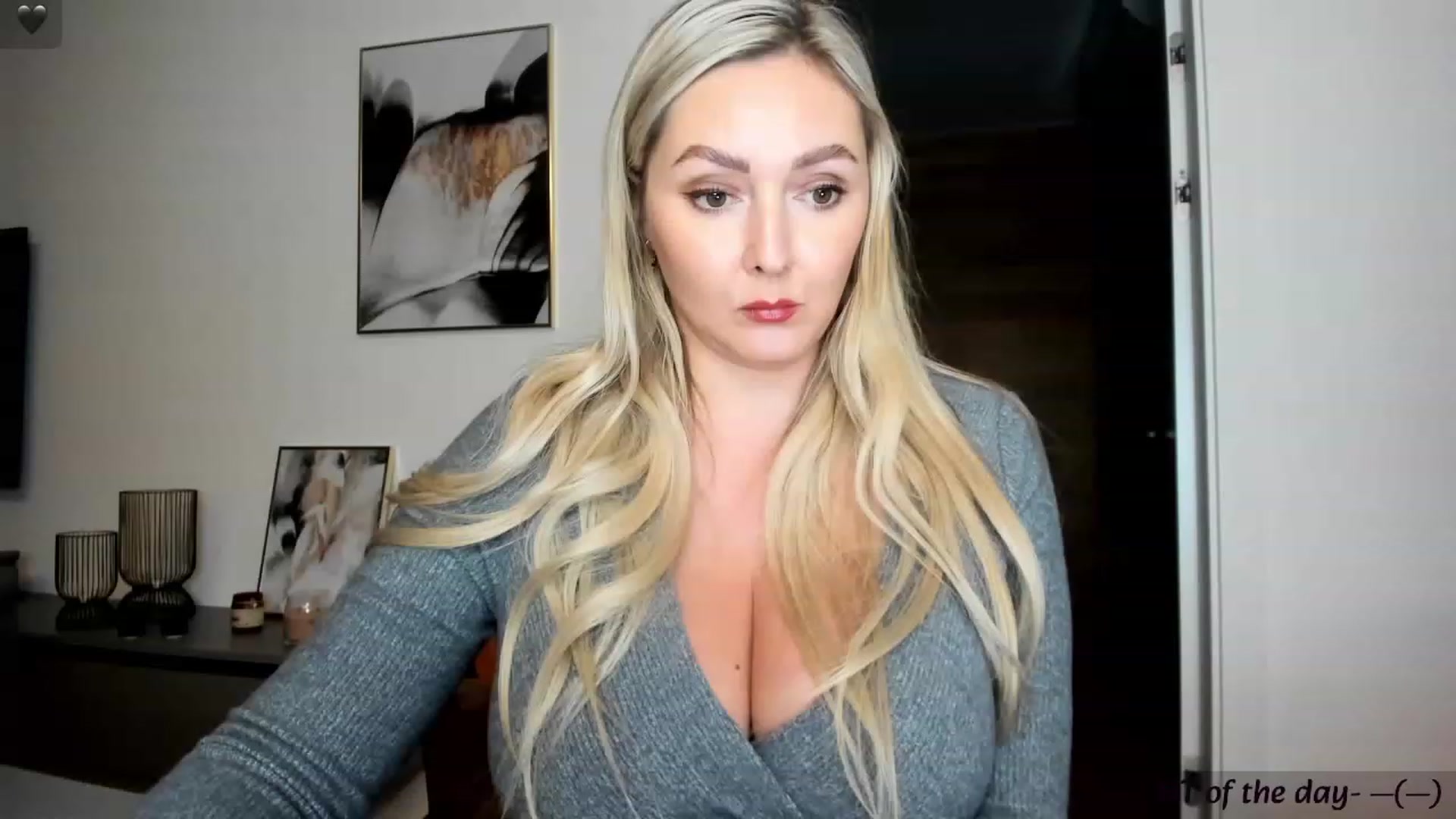 Gallery image thumbnail from Mi_Ha's myfreecams stream on, 11/17/2023, 15:39 image 12 of 20