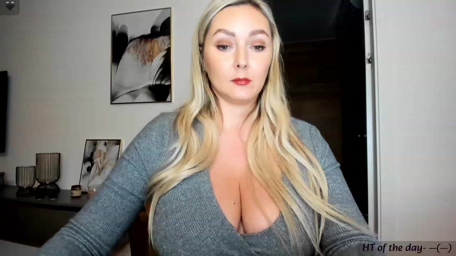 Gallery image thumbnail from Mi_Ha's myfreecams stream on, 11/17/2023, 15:39 image 9 of 20