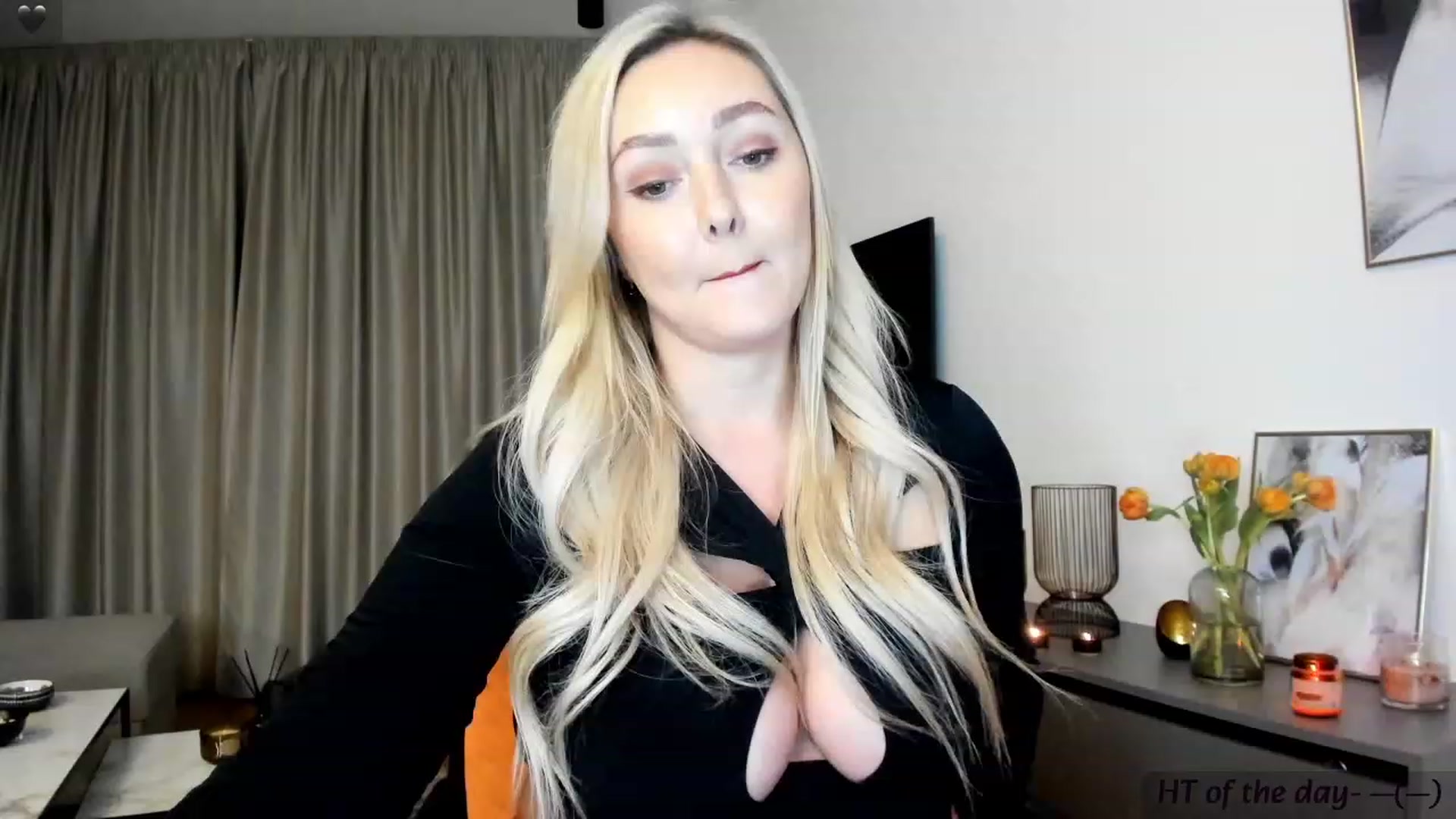 Gallery image thumbnail from Mi_Ha's myfreecams stream on, 11/21/2023, 16:10 image 5 of 20
