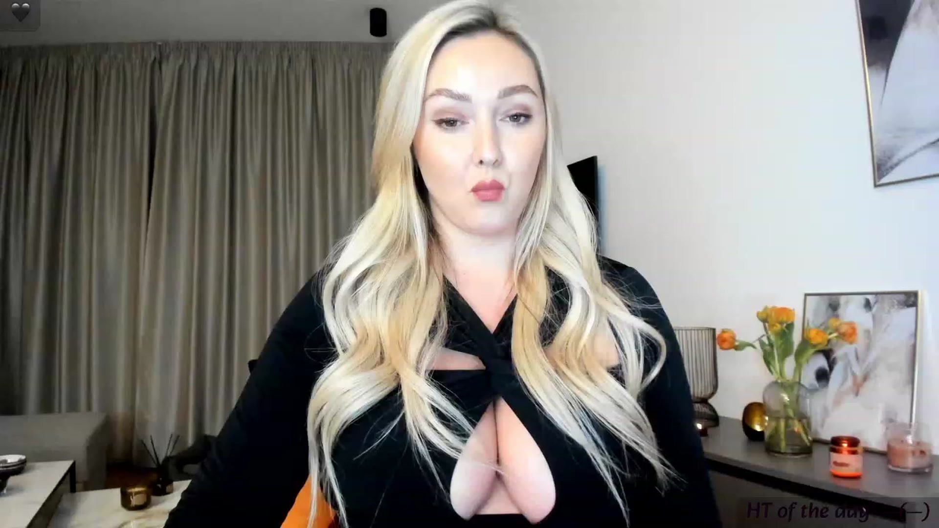 Gallery image thumbnail from Mi_Ha's myfreecams stream on, 11/21/2023, 16:10 image 13 of 20