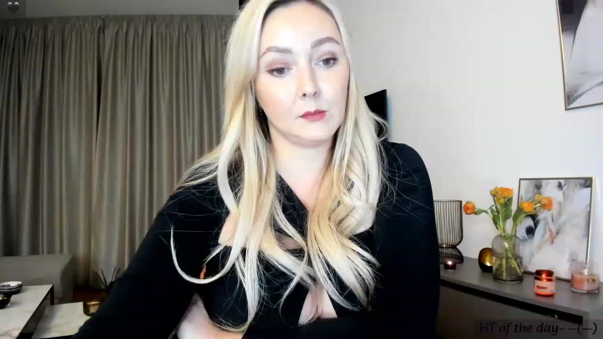 Gallery image thumbnail from Mi_Ha's myfreecams stream on, 11/21/2023, 16:10 image 3 of 20