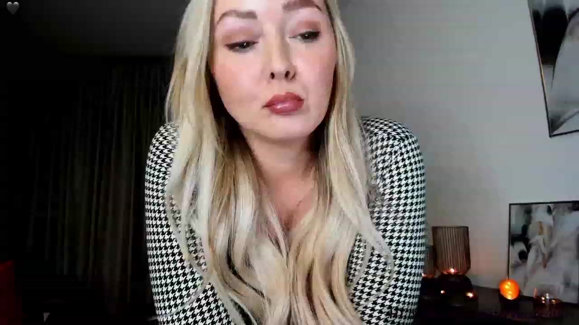 Gallery image thumbnail from Mi_Ha's myfreecams stream on, 11/26/2023, 16:33 image 14 of 20