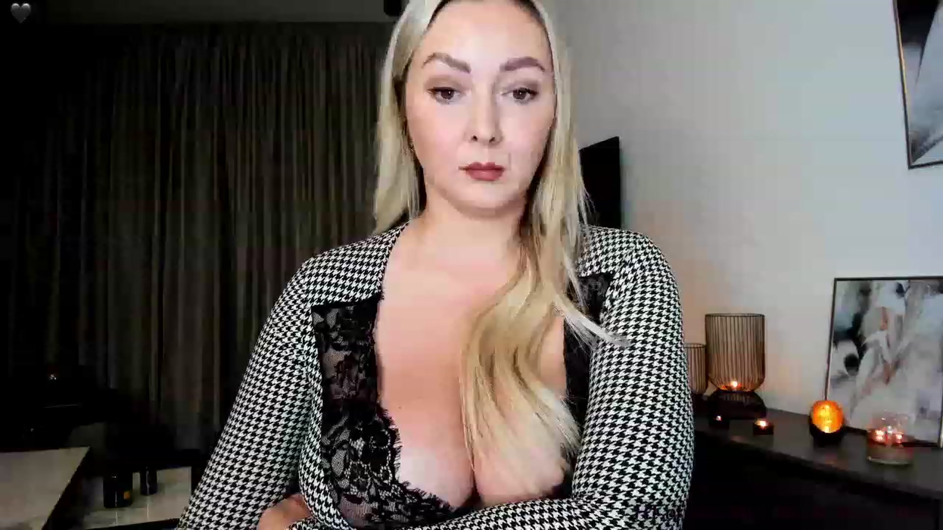Gallery image thumbnail from Mi_Ha's myfreecams stream on, 11/26/2023, 16:33 image 9 of 20