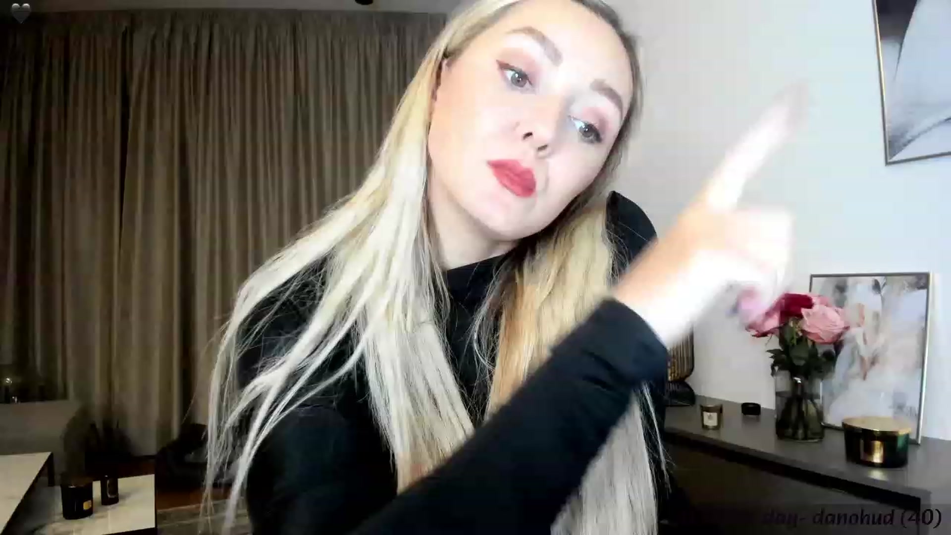 Gallery image thumbnail from Mi_Ha's myfreecams stream on, 11/30/2023, 15:23 image 19 of 20