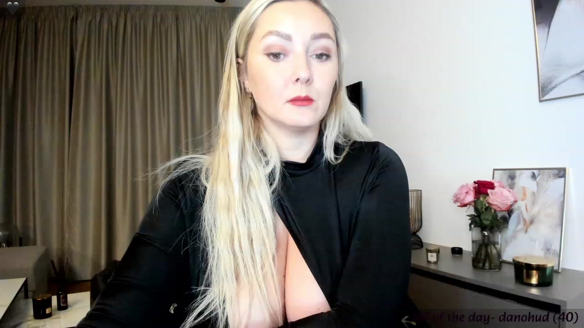 Gallery image thumbnail from Mi_Ha's myfreecams stream on, 11/30/2023, 15:23 image 13 of 20