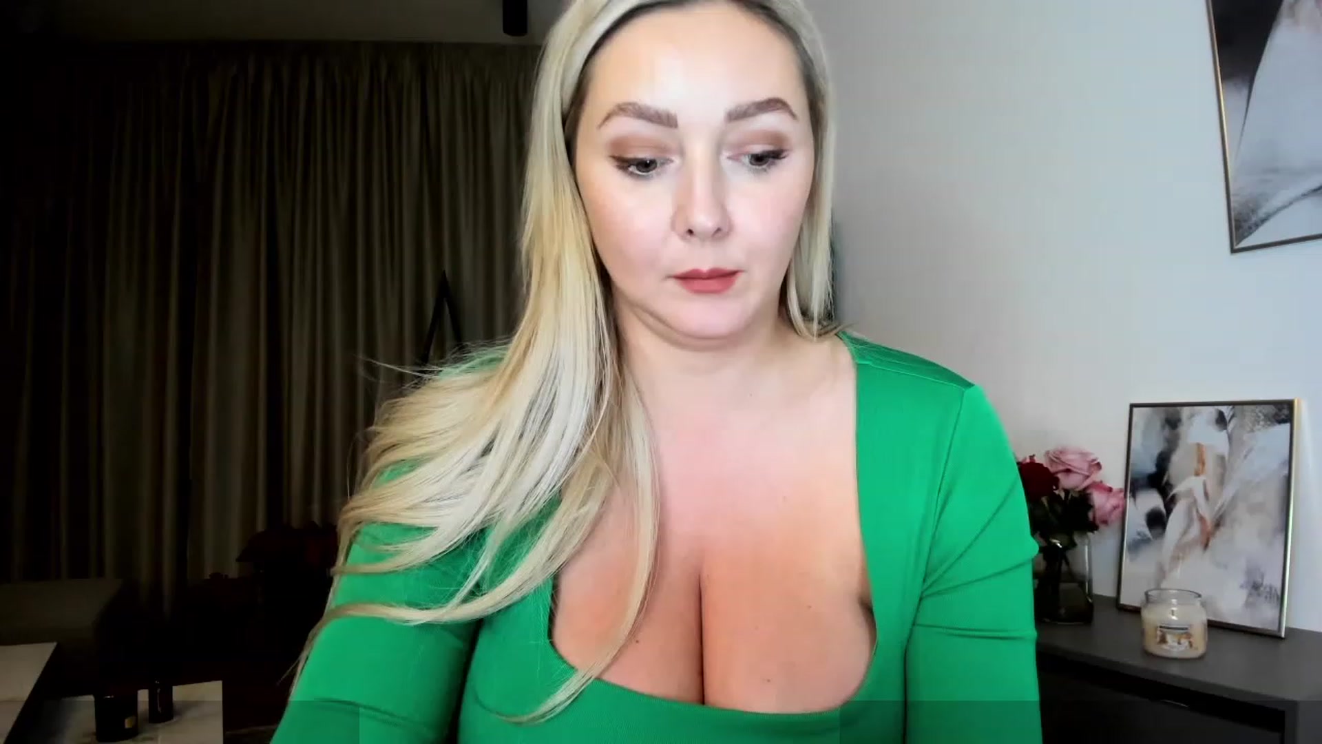Gallery image thumbnail from Mi_Ha's myfreecams stream on, 12/02/2023, 21:51 image 4 of 20