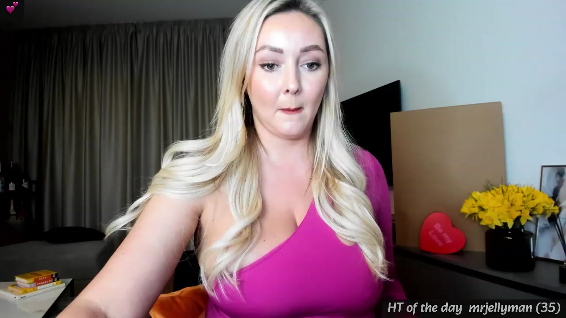 Gallery image thumbnail from Mi_Ha's myfreecams stream on, 02/01/2024, 14:10 image 17 of 20
