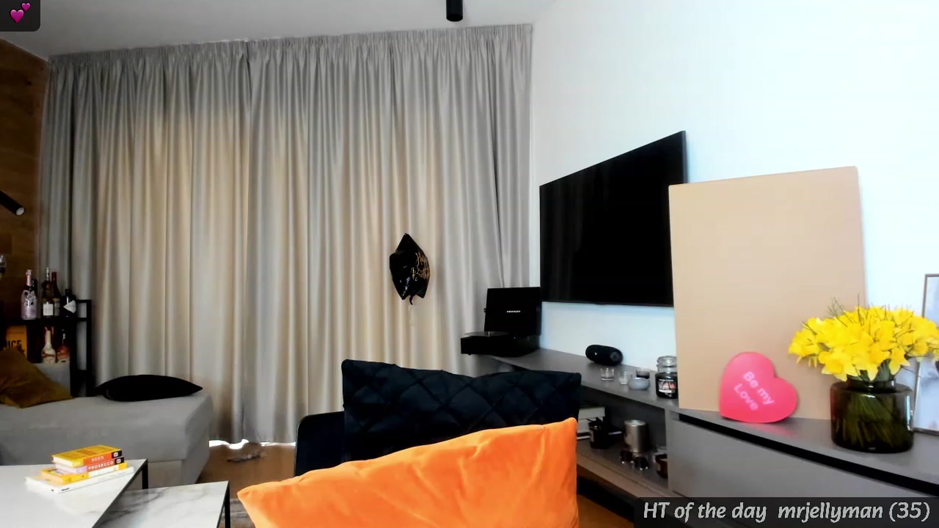Gallery image thumbnail from Mi_Ha's myfreecams stream on, 02/01/2024, 14:10 image 15 of 20