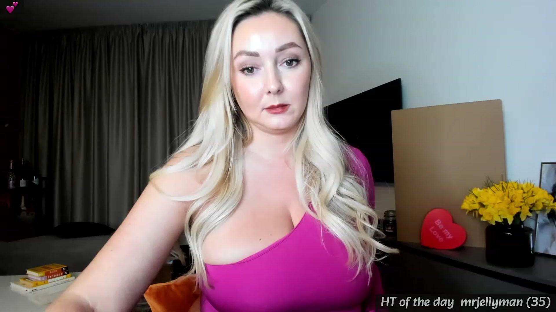 Gallery image thumbnail from Mi_Ha's myfreecams stream on, 02/01/2024, 14:10 image 6 of 20