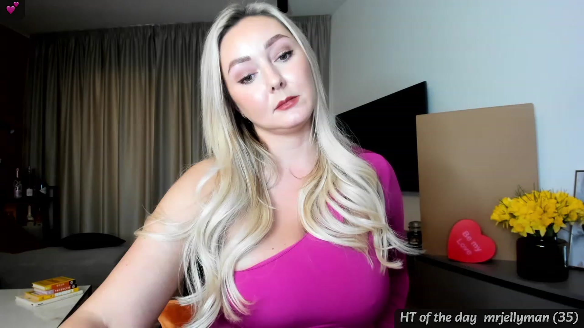 Gallery image thumbnail from Mi_Ha's myfreecams stream on, 02/01/2024, 14:10 image 12 of 20