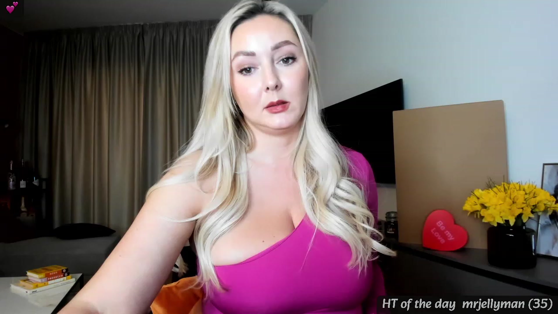 Gallery image thumbnail from Mi_Ha's myfreecams stream on, 02/01/2024, 14:10 image 8 of 20