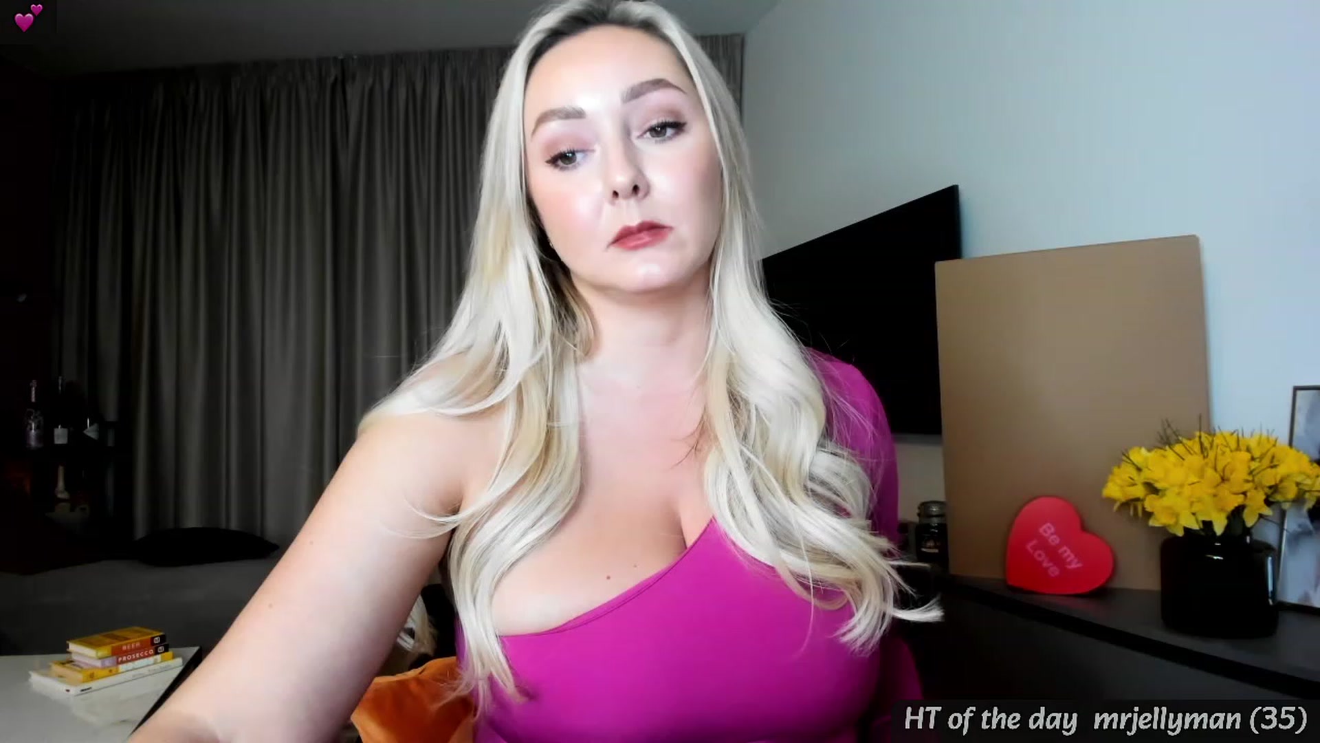 Gallery image thumbnail from Mi_Ha's myfreecams stream on, 02/01/2024, 14:10 image 10 of 20