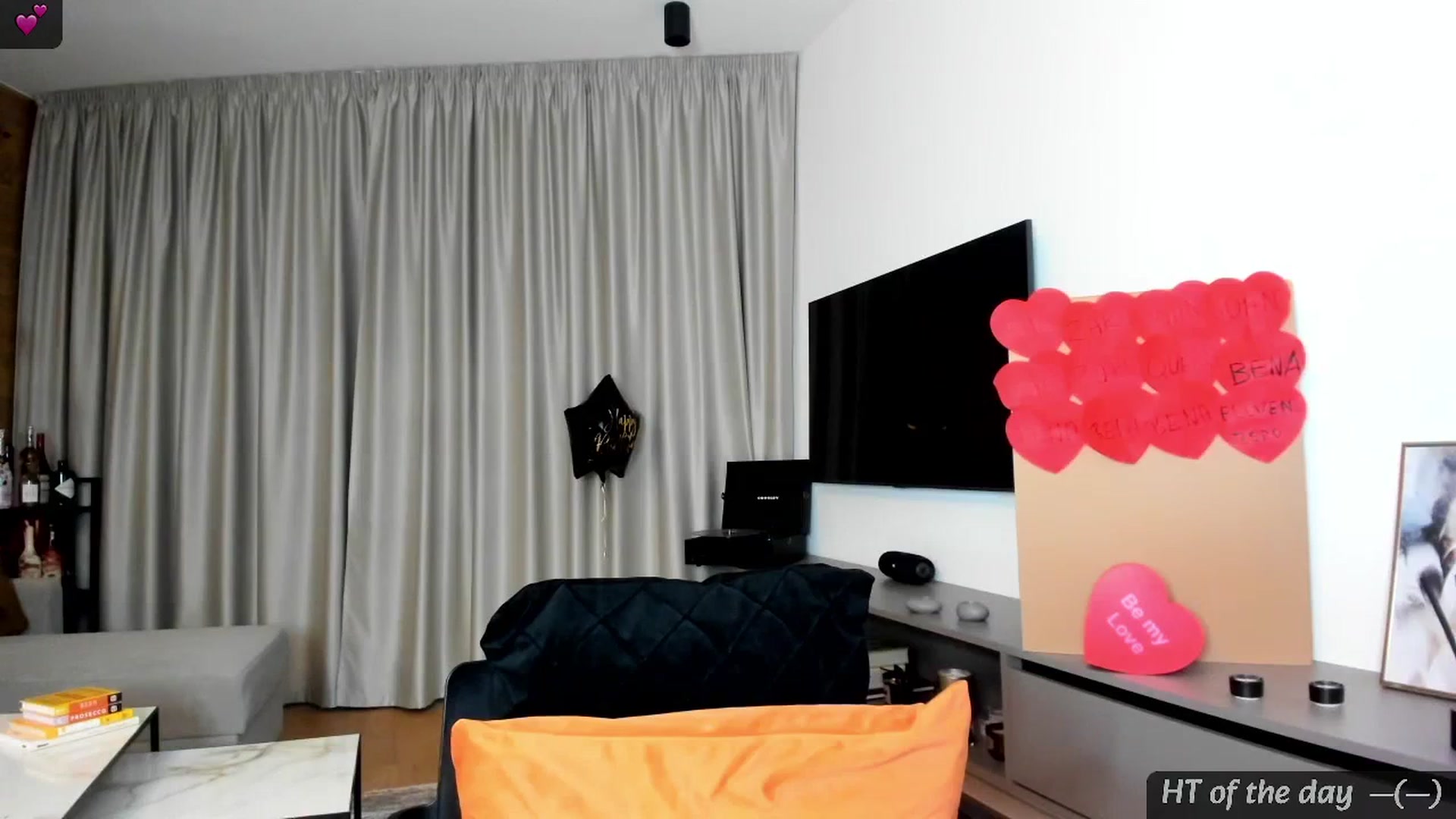 Gallery image thumbnail from Mi_Ha's myfreecams stream on, 02/07/2024, 16:23 image 8 of 20