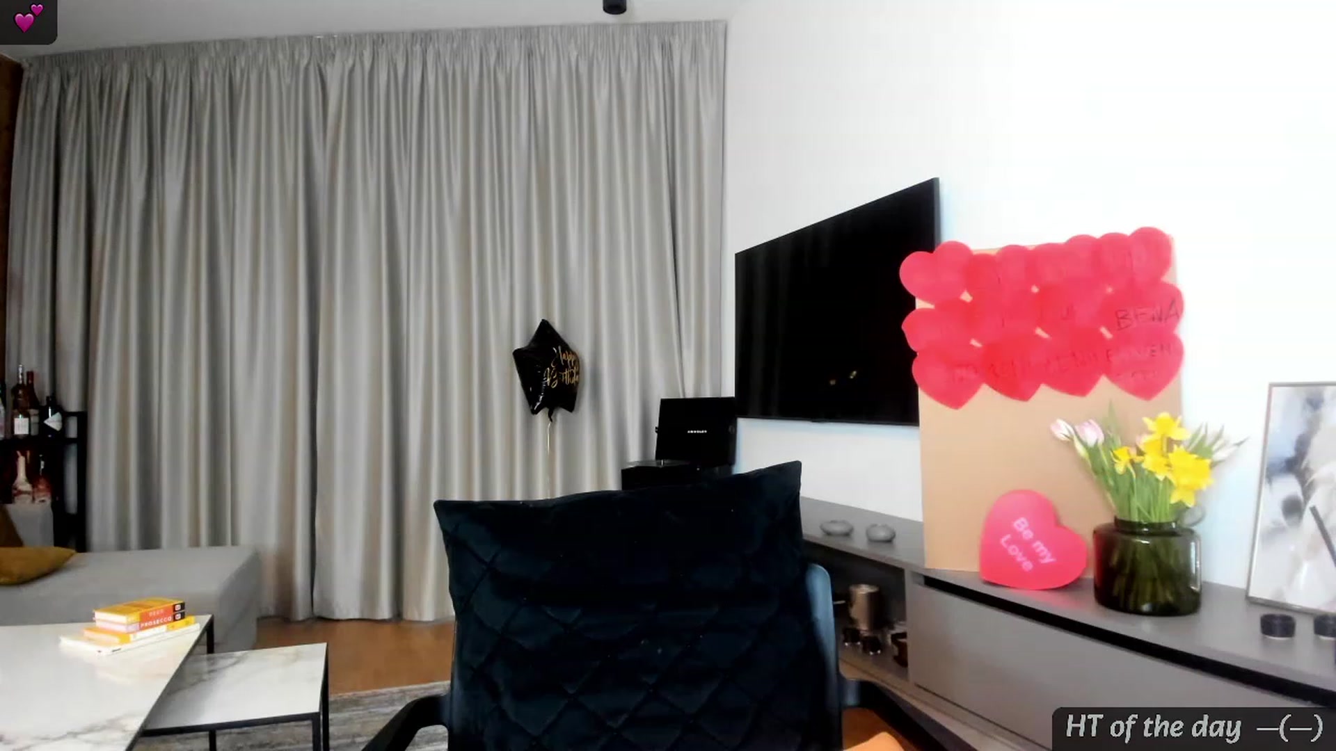 Gallery image thumbnail from Mi_Ha's myfreecams stream on, 02/08/2024, 15:46 image 5 of 20