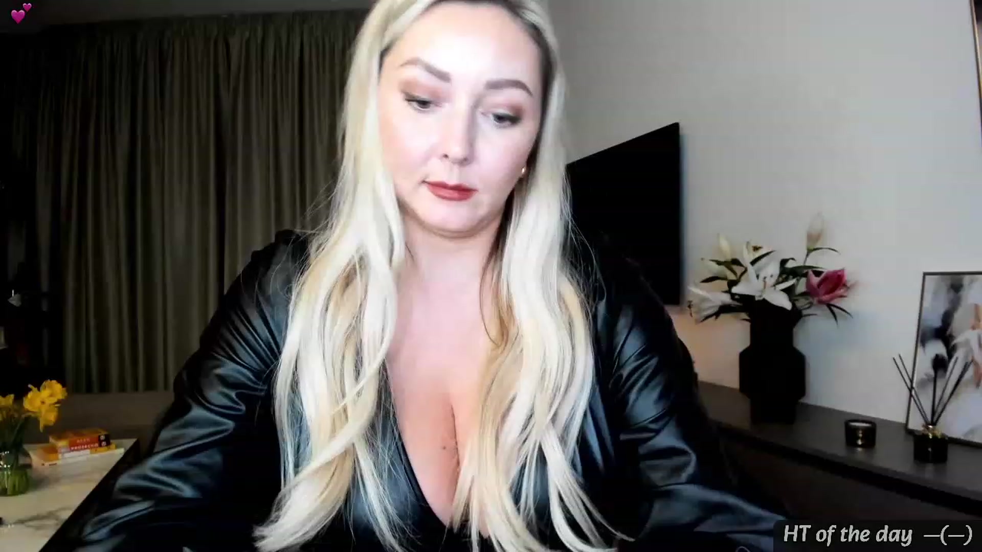 Gallery image thumbnail from Mi_Ha's myfreecams stream on, 02/15/2024, 22:32 image 3 of 20