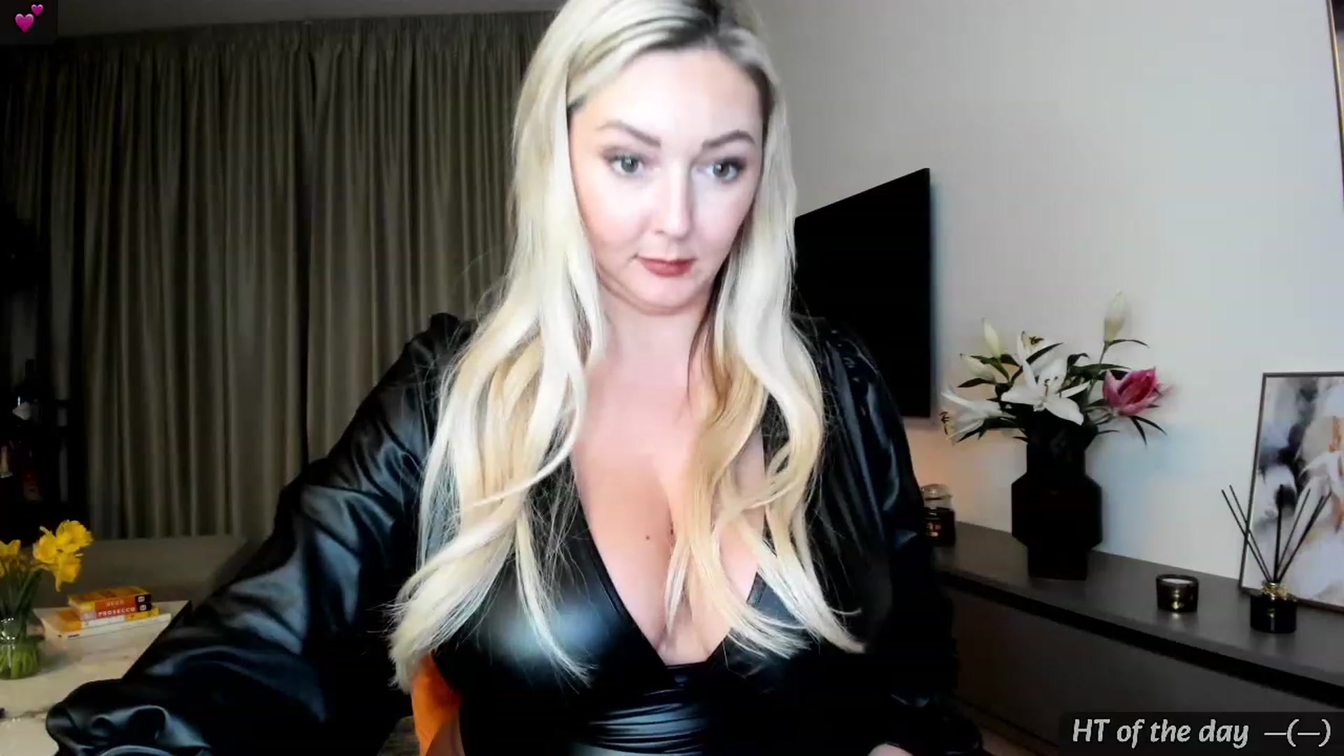 Gallery image thumbnail from Mi_Ha's myfreecams stream on, 02/15/2024, 22:32 image 4 of 20