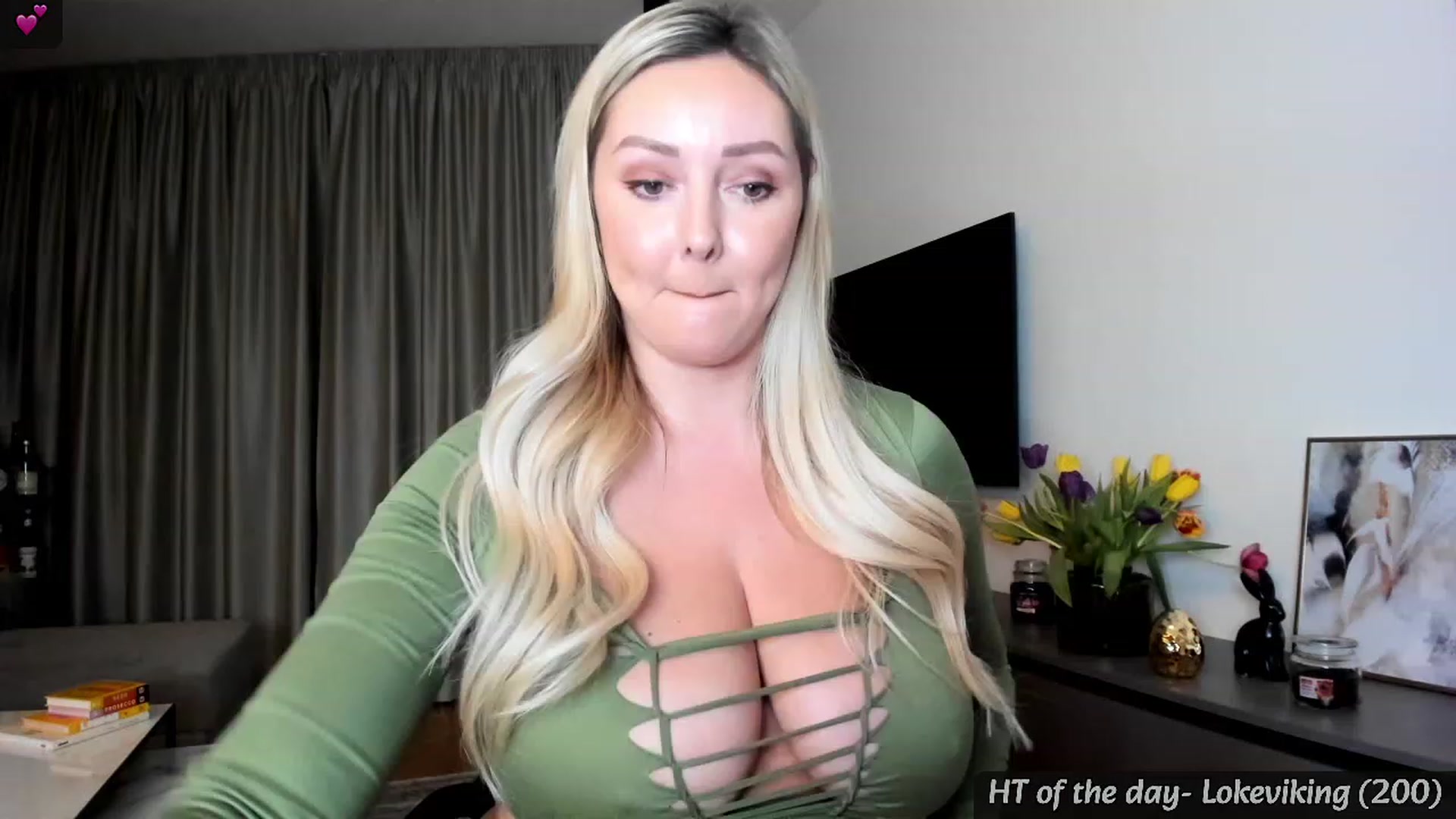 Gallery image thumbnail from Mi_Ha's myfreecams stream on, 03/13/2024, 17:27 image 2 of 20