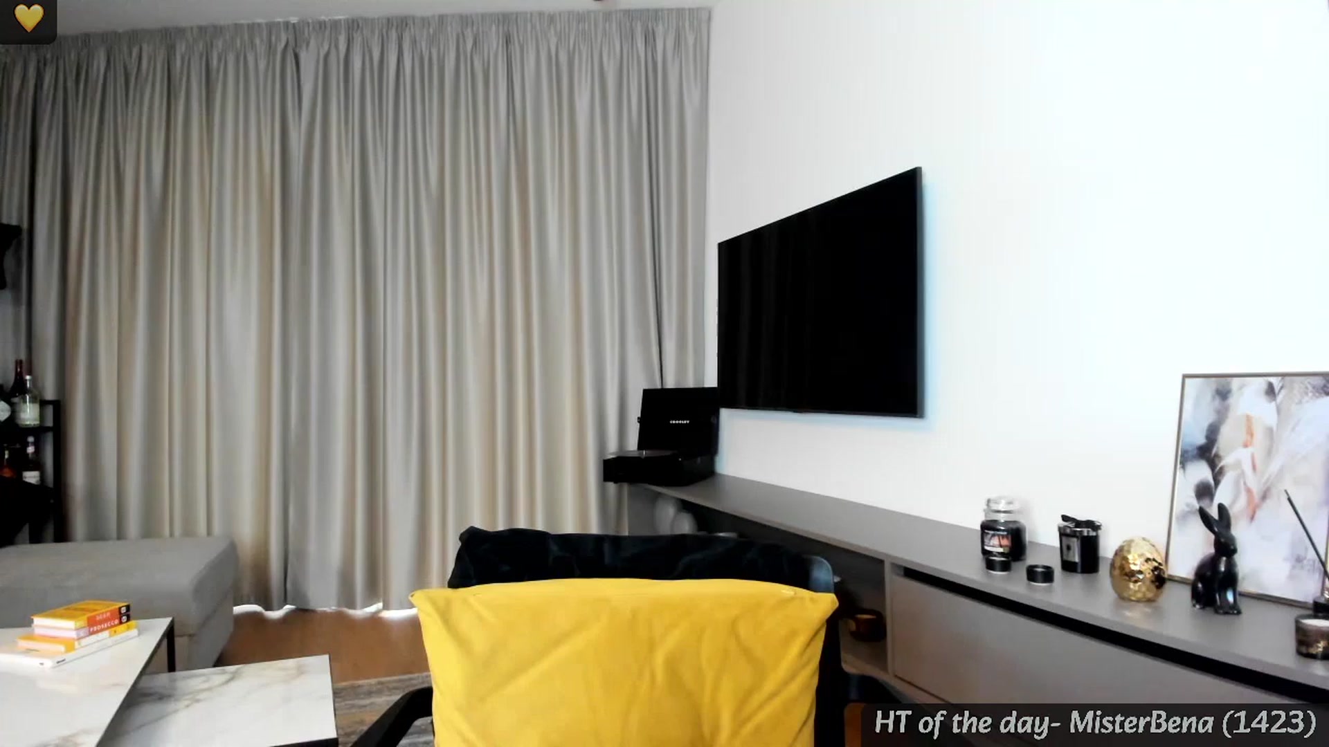 Gallery image thumbnail from Mi_Ha's myfreecams stream on, 04/01/2024, 15:38 image 1 of 20