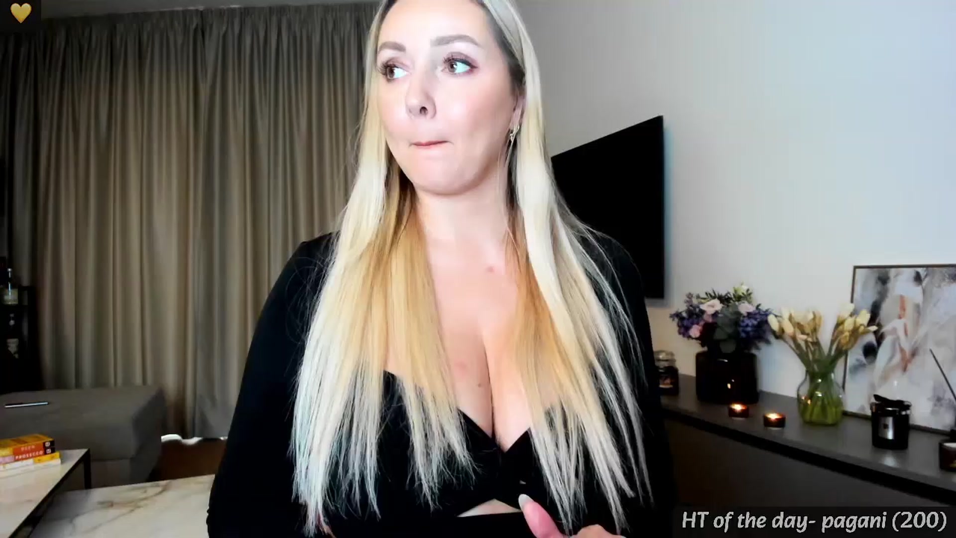Gallery image thumbnail from Mi_Ha's myfreecams stream on, 04/03/2024, 15:38 image 7 of 20