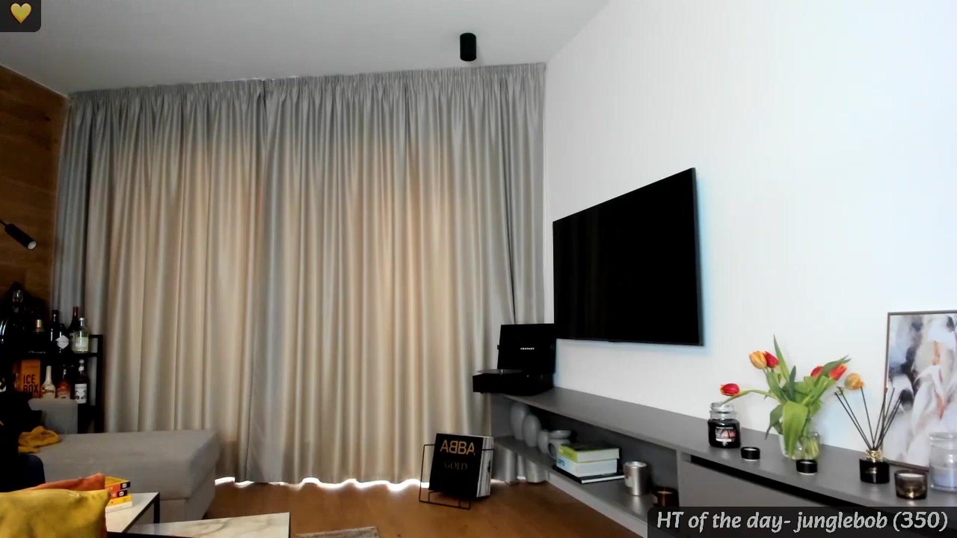 Gallery image thumbnail from Mi_Ha's myfreecams stream on, 04/08/2024, 16:36 image 2 of 20